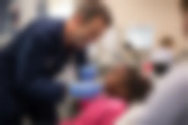 青岛瑞泰口腔医院烤瓷牙现仅需2500元起，原价3000元起，限时优惠，抓紧机会！