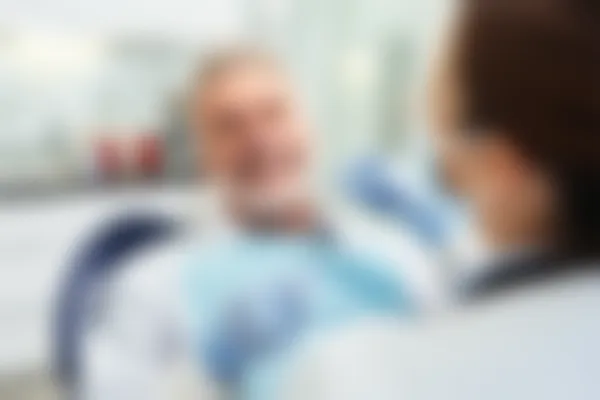 门牙种植牙是否可以进行牙齿矫正？了解相关知识与注意事项