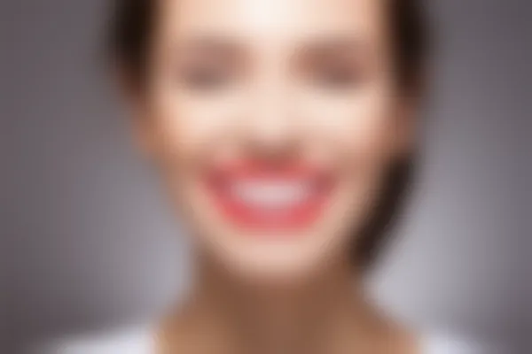 天津雅馨口腔门诊部牙套收费现为6800元起，享受优惠活动，原价8000元起。