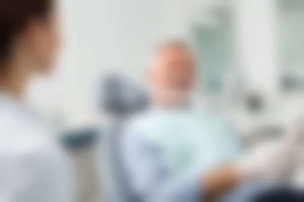 青岛优美口腔门诊部活动义齿现优惠价仅需2500元起，原价3000元起，尽享超值优惠！