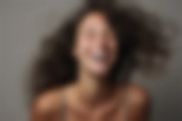 烤瓷牙内部的牙齿出现松动现象该如何处理？解决烤瓷牙松动问题的有效方法解析