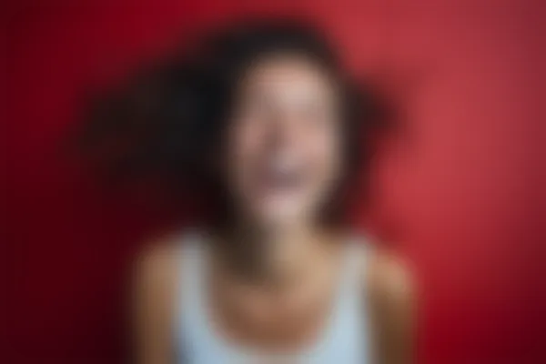 深圳市爱康健齿科李川口腔诊所（福田店）拔牙服务现价仅需600元起，原价800元起，助您轻松应对口腔健康问题！查看价格表了解更多优惠信息！