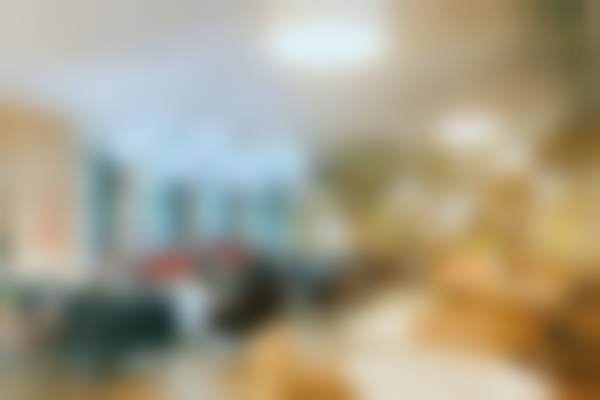 重庆松山医院下眼睑下至术约10000元是否划算